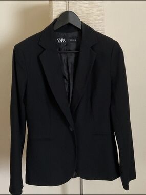 Zara Black Tailored Single-Button Blazer. Size 10( Large)